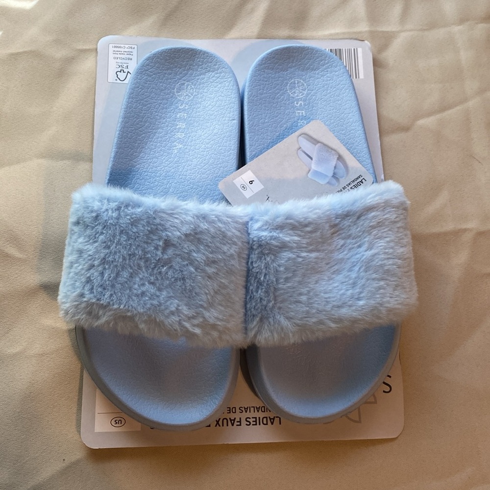 3/$20 Faux fur slides - Picture 2 of 6